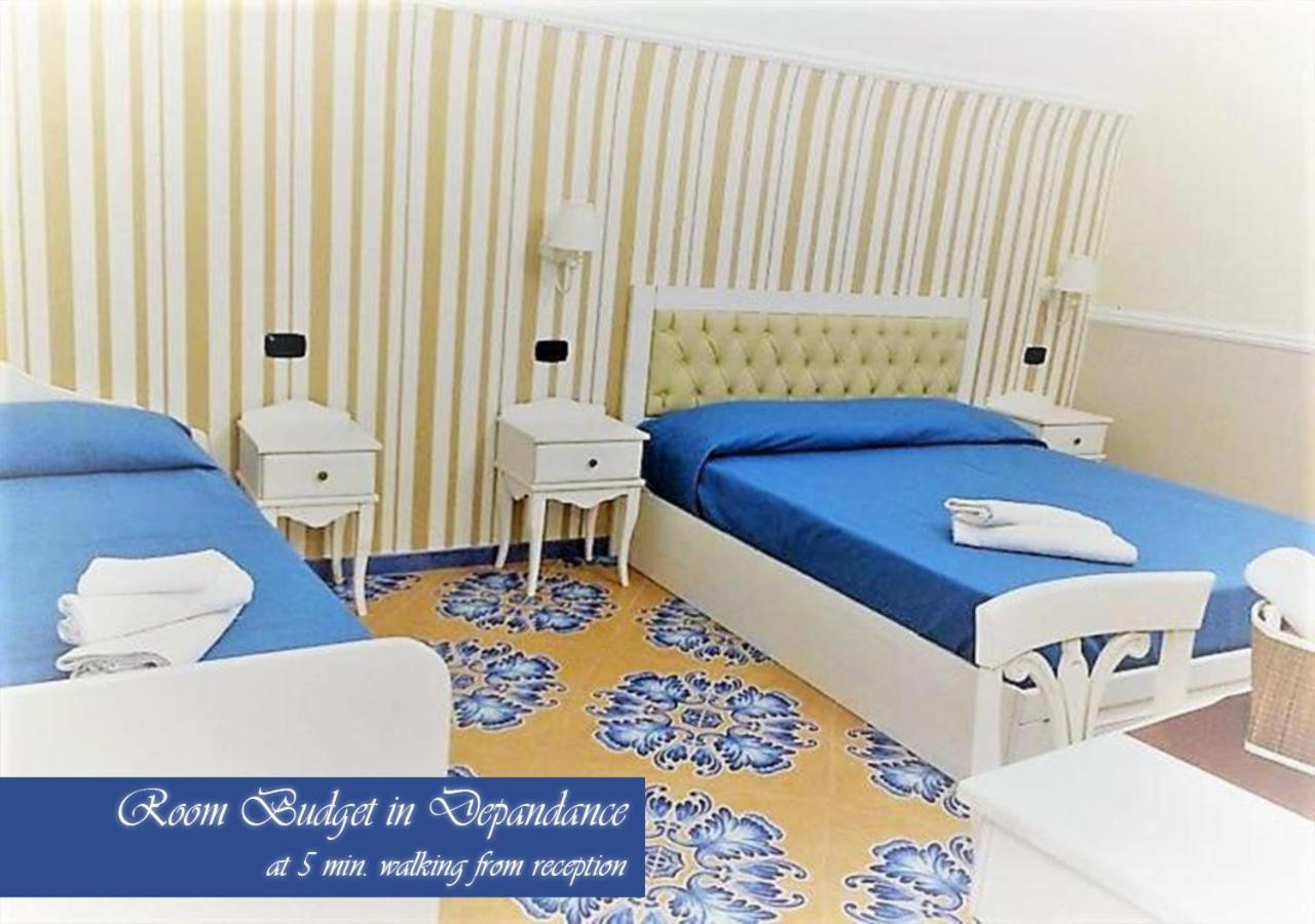 נאפולי Bed & Breakfast Medea מראה חיצוני תמונה